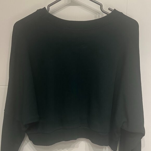 Chuu Cropped Long Sleeve Sweatshirt in Dark Green - Picture 2 of 3